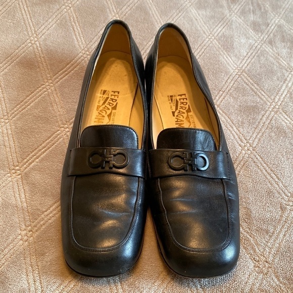 Salvatore Ferragamo Shoes - Salvatore Ferragamo Black Woman’s Flat Loafer in Size 9.